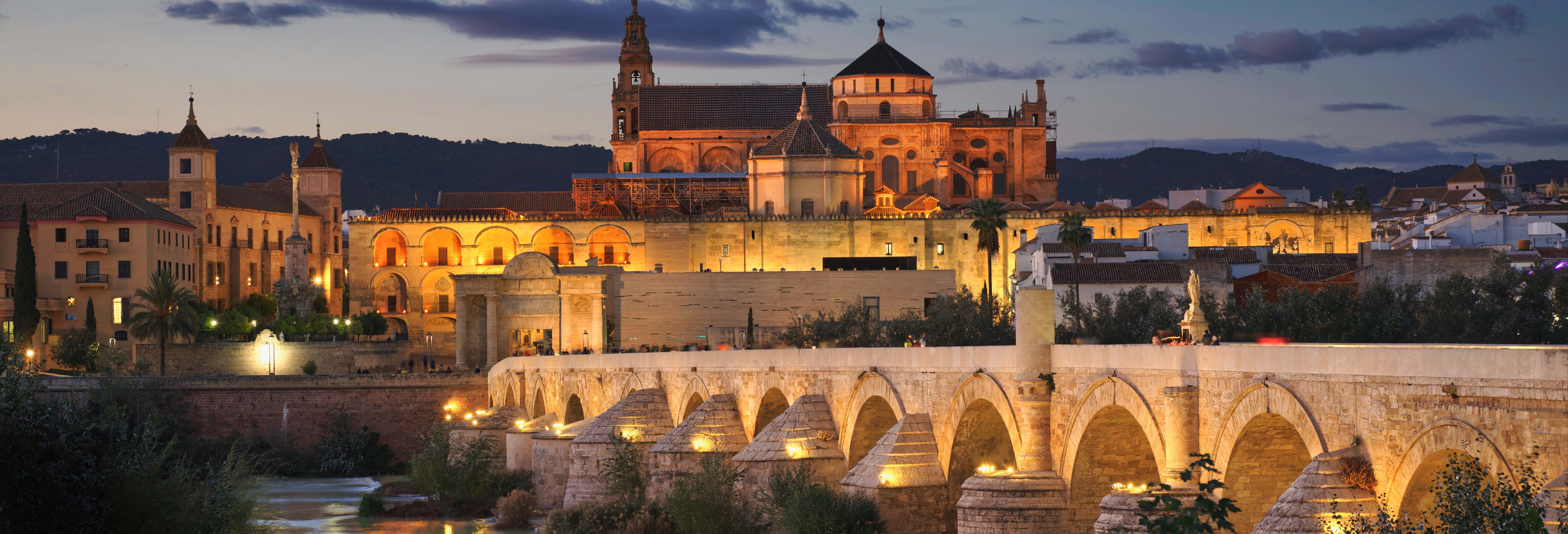 Paseo por Córdoba al anochecer