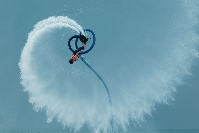 Acrobazie sul flyboard