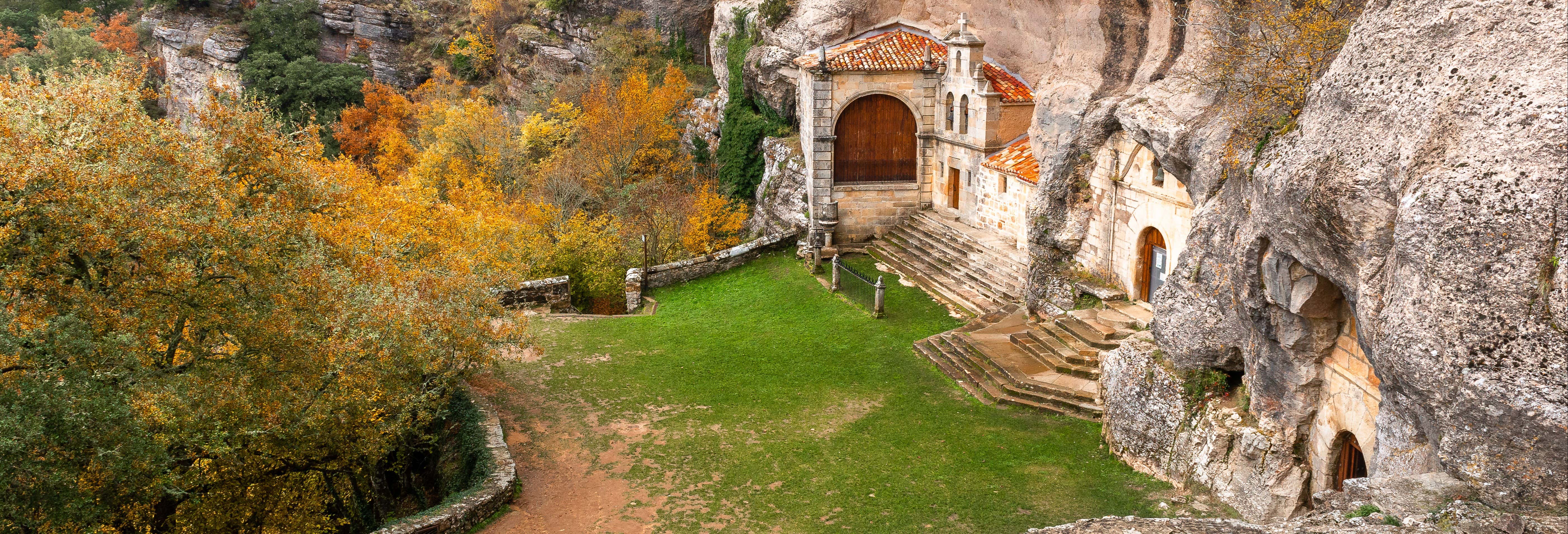 Tour por Espinosa de los Monteros, Puentedey y ermita de San Bernabé