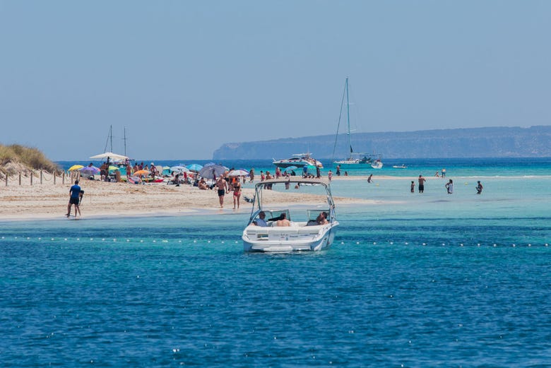 Barco A Formentera Desde Playa De Figueretas 