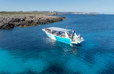 Passeio de barco pelas calas do norte saindo de Fornells