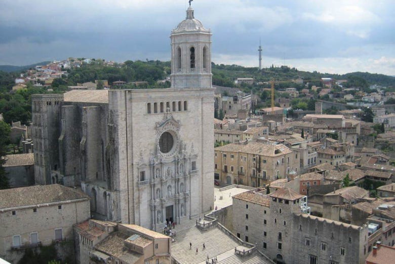 Vista frontal de la catedral de Gerona