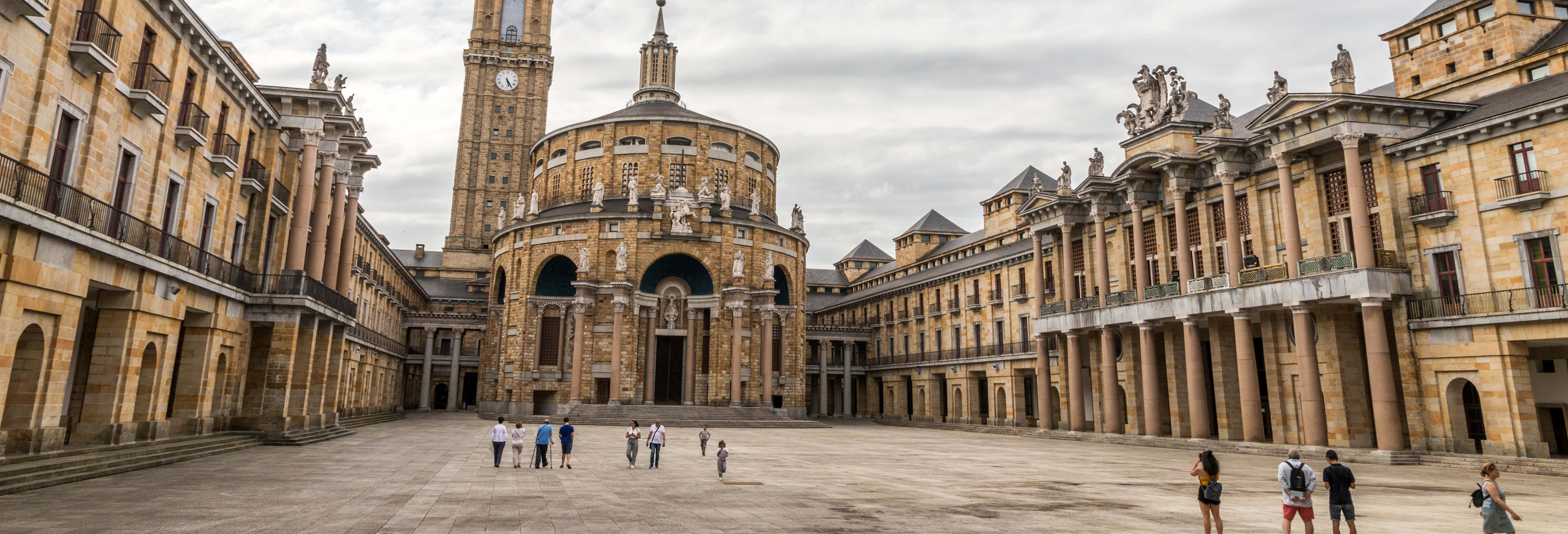 Visita guiada por Laboral Ciudad de la Cultura
