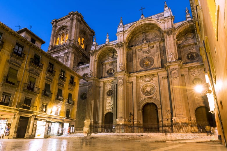 Catedral de Granada al anochecer
