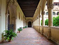 El patio porticado del monasterio