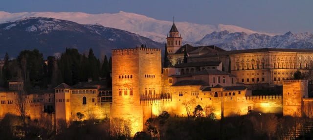 Tour nocturno por la Alhambra y los Palacios Nazaríes 