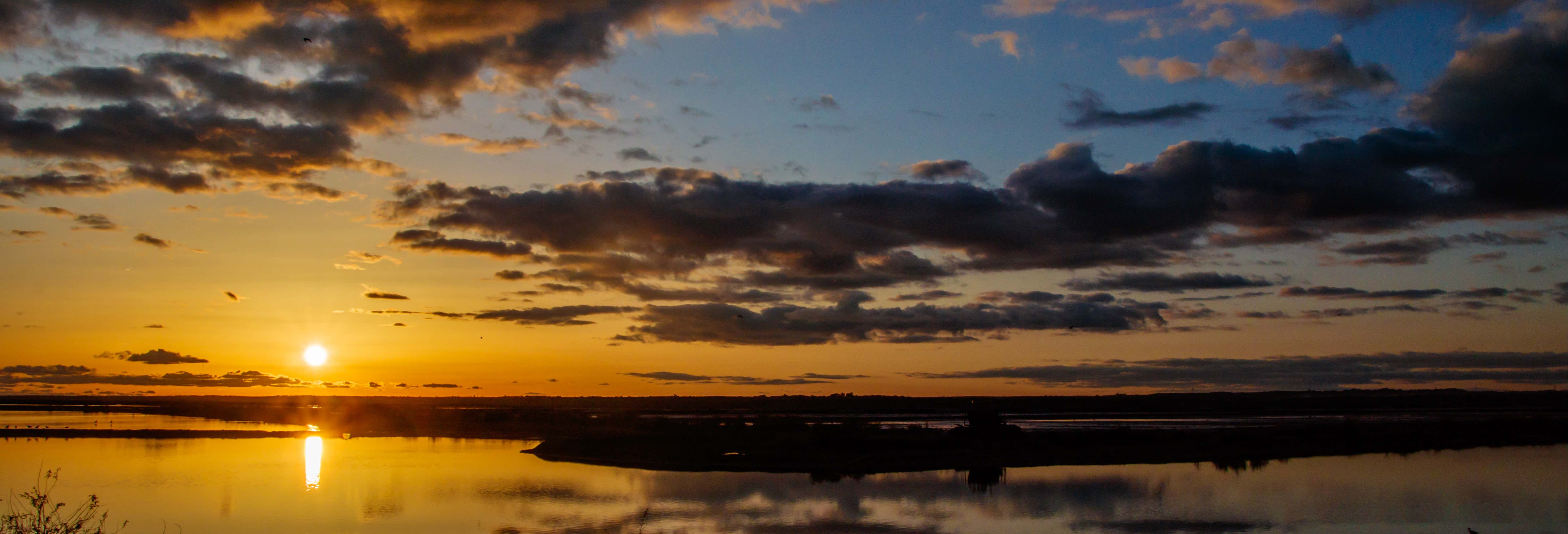 Excursión en barco por la ría de Punta Umbría al atardecer desde Huelva