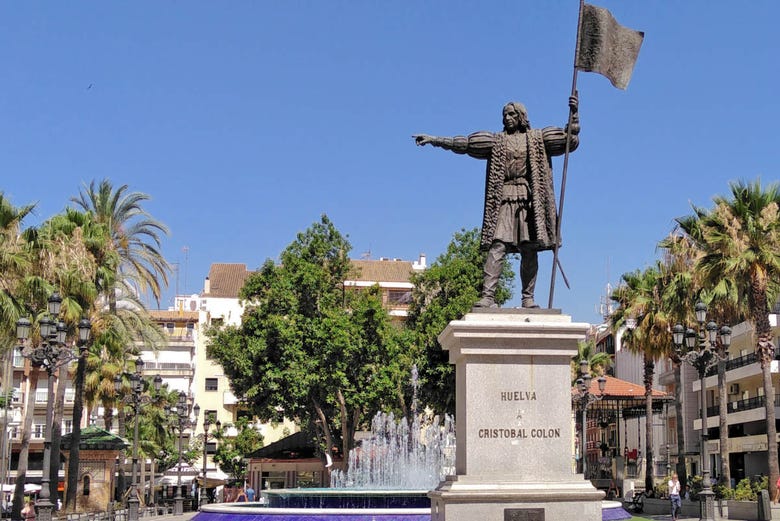 Estatua de Colón, en la Plaza de las Monjas