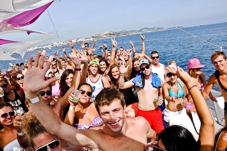 La meilleure fête sur un bateau à Ibiza