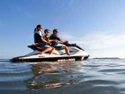 Recorriendo Ibiza en moto de agua