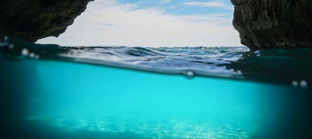Kayak y snorkel en la cueva del Lobo Marino