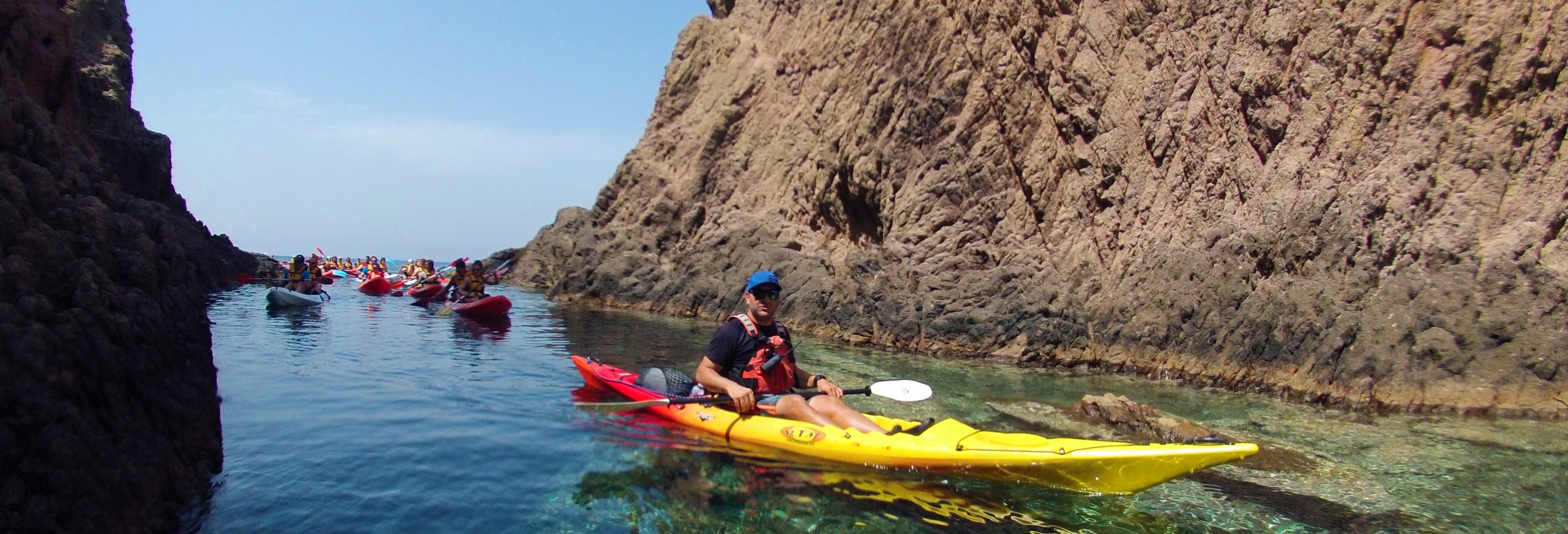 Excursión de kayak y snorkel en Cabo de Gata desde La Fabriquilla
