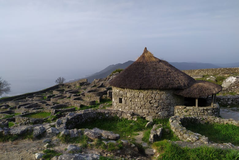 Vivienda reconstruida en el castro de Santa Tecla