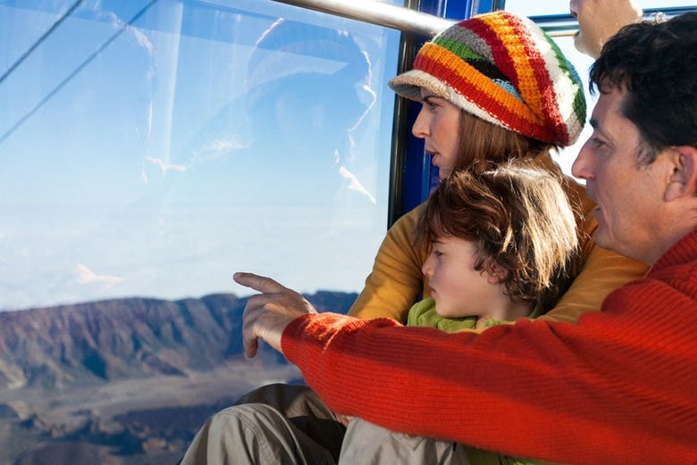 Contemplando las vistas desde el teleférico del Teide