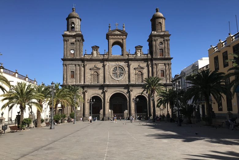 La fachada de la catedral de Las Palmas de Gran Canaria