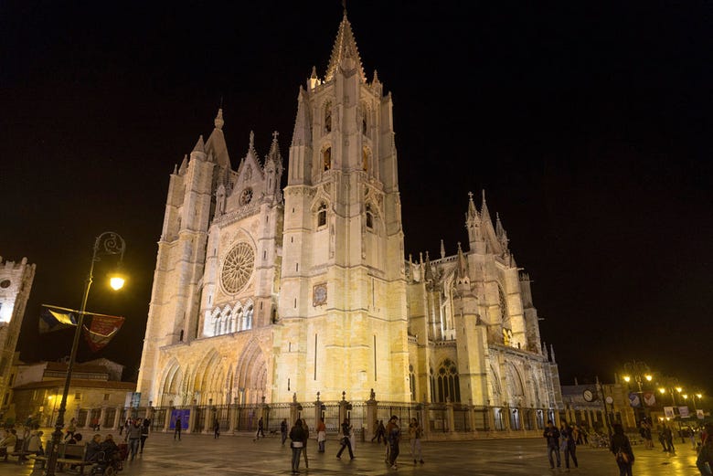 Catedral de León de noche