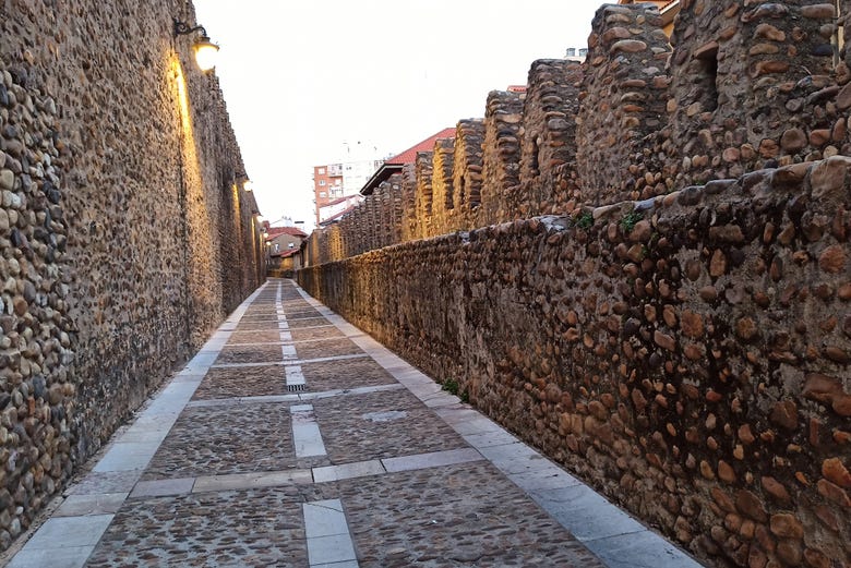 Cercas medievales que conectaban con la judería de León
