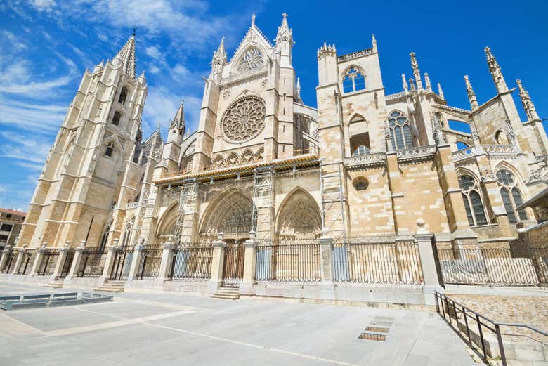 Visita guiada por la Catedral de León - Reserva en Civitatis.com
