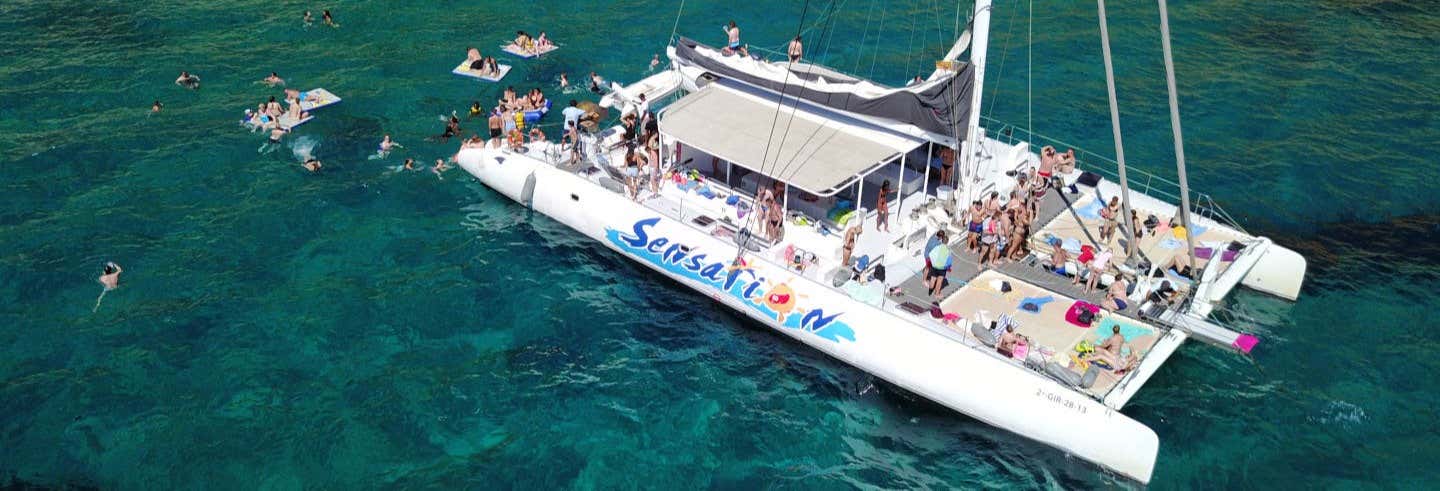 Paseo en catamarán por la Costa Brava desde Lloret de Mar