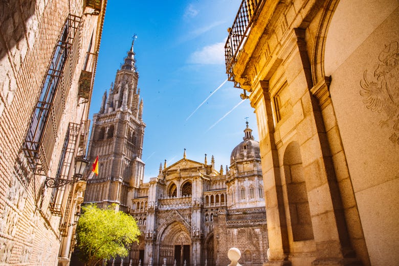 Acercándonos a la catedral de Toledo
