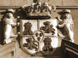 Emblem of the Palacio de los Consejos