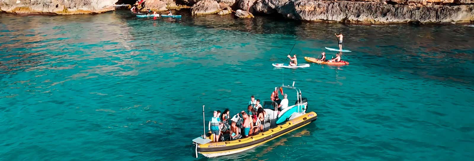 Lancha saindo de Magaluf + Atividades aquáticas