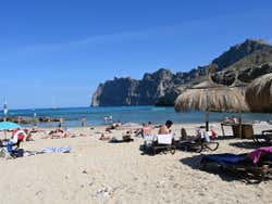 Cala Barqués en verano