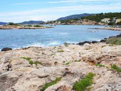 Zona de rocas en Cala Comtesa