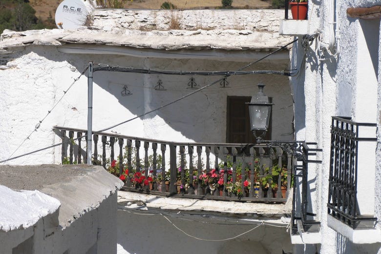 Balcones de los pueblos blancos de Granada