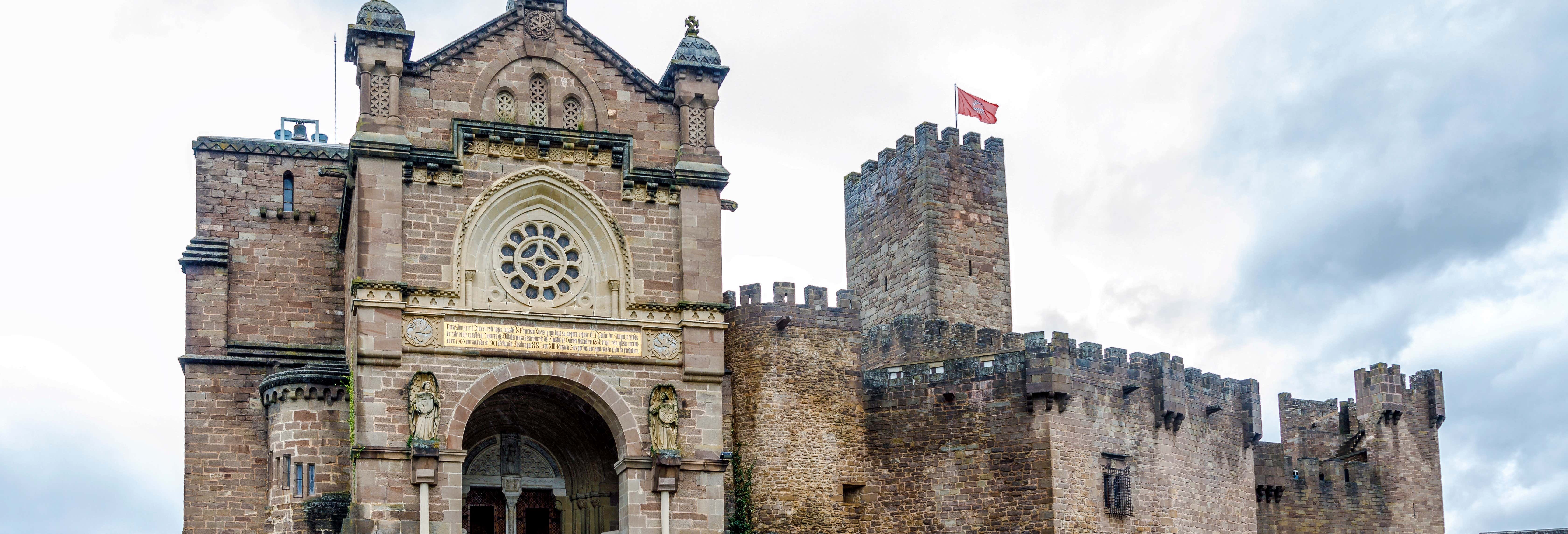 Olite, monasterio de Leyre, castillo de Javier y Ujué desde Pamplona