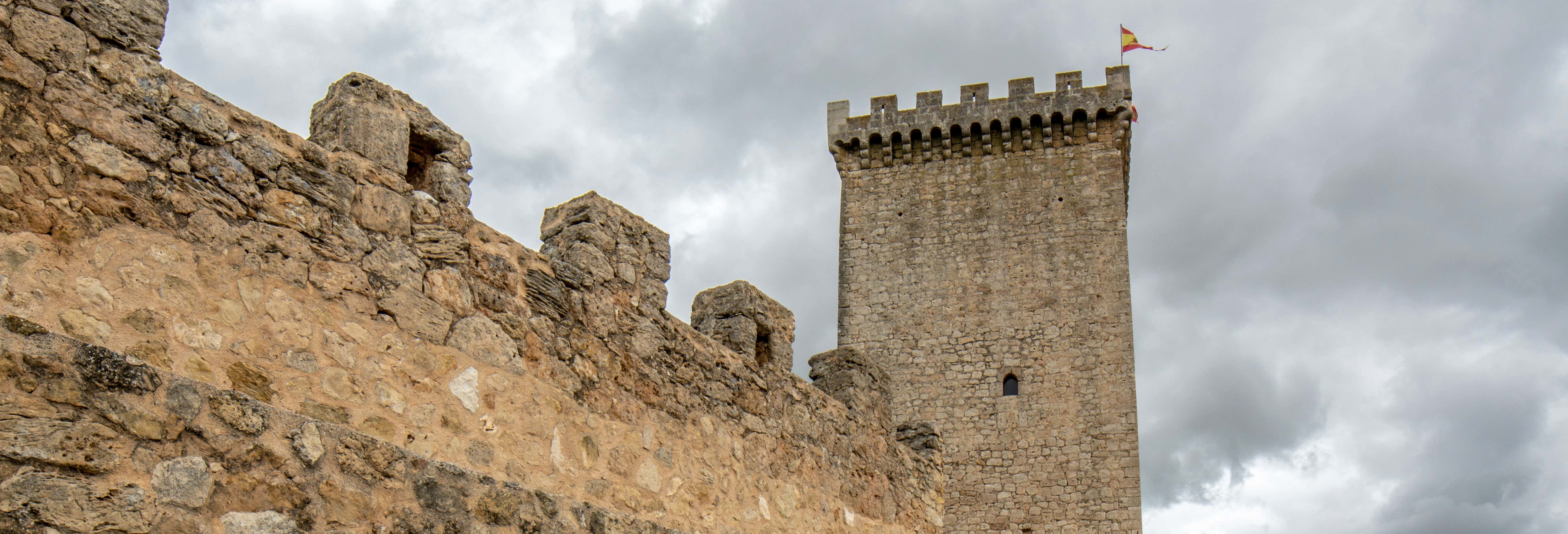 Entrada a la Torre del Homenaje del castillo de Peñaranda desde Peñaranda de Duero Entrada a la Torre del Homenaje del castillo de Peñaranda desde Peñaranda de Duero