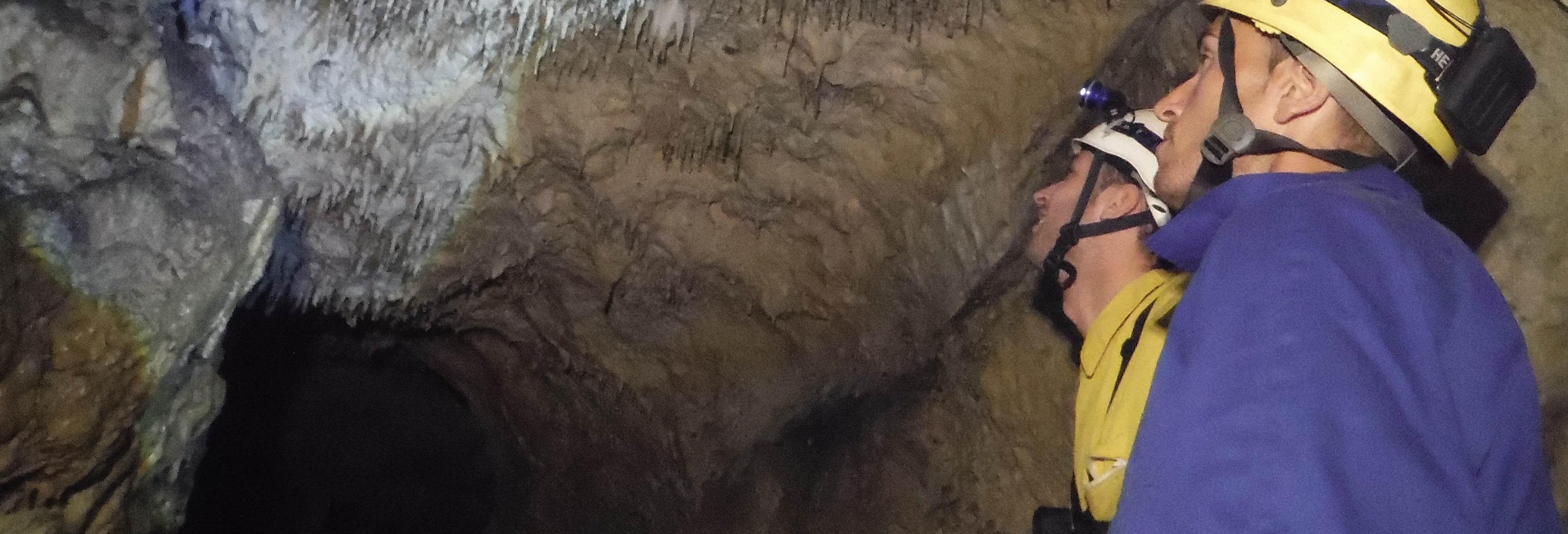 Espeleología en la cueva del Nozal desde Pesués