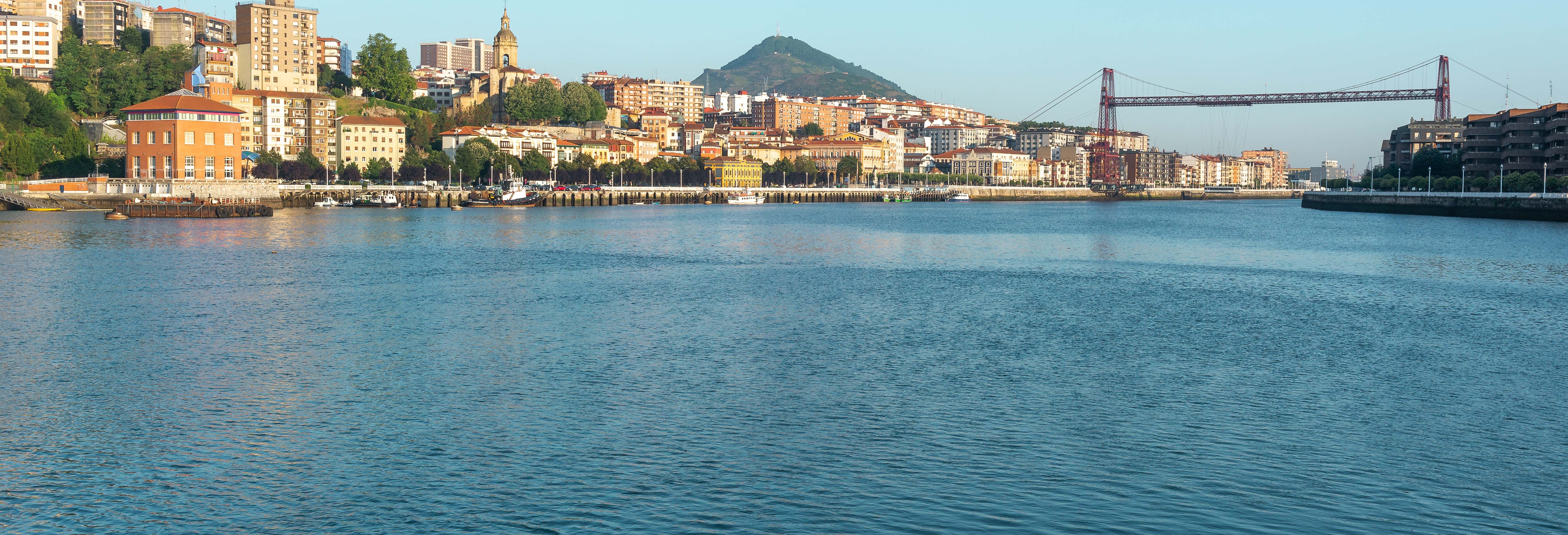 Barco turístico por la Bahía del Abra