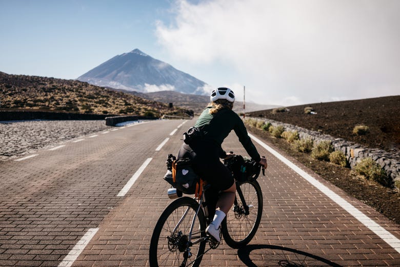 Ammirando il Teide in bicicletta