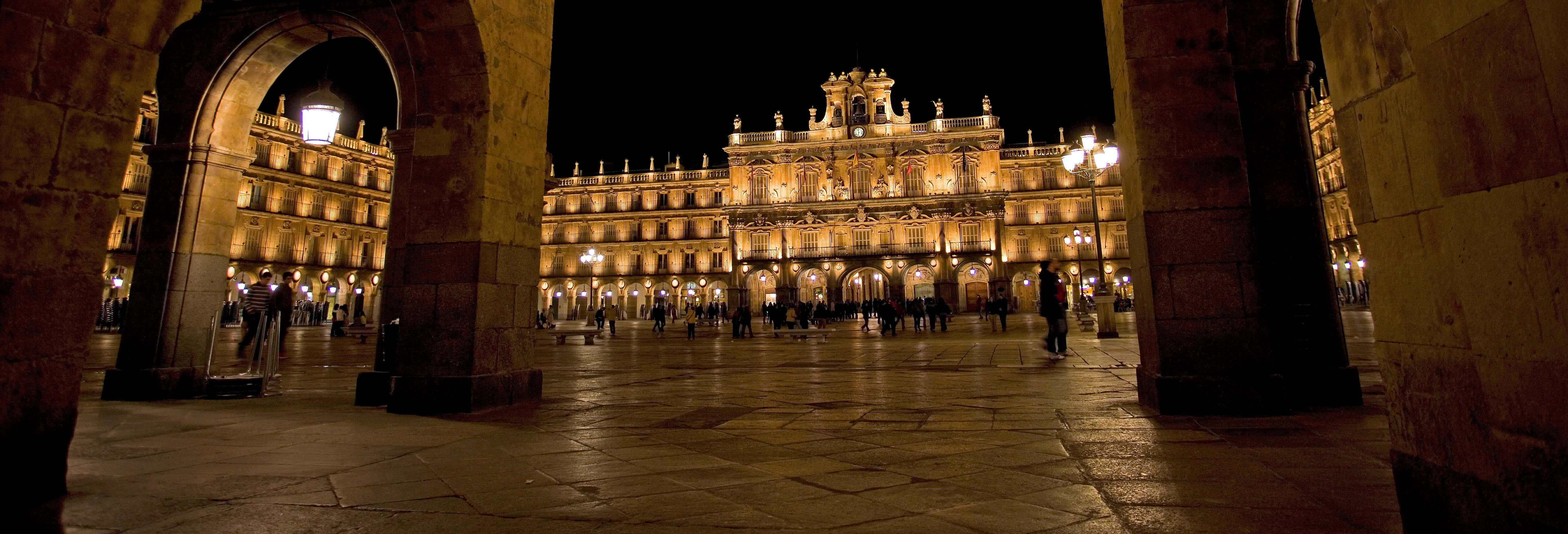 Tour por la Salamanca iluminada desde Salamanca