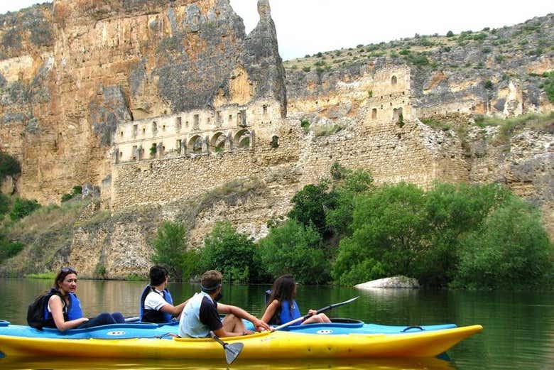 Foto de Alquiler de kayak en las Hoces del Duratón en San Miguel de Bernuy, Segovia