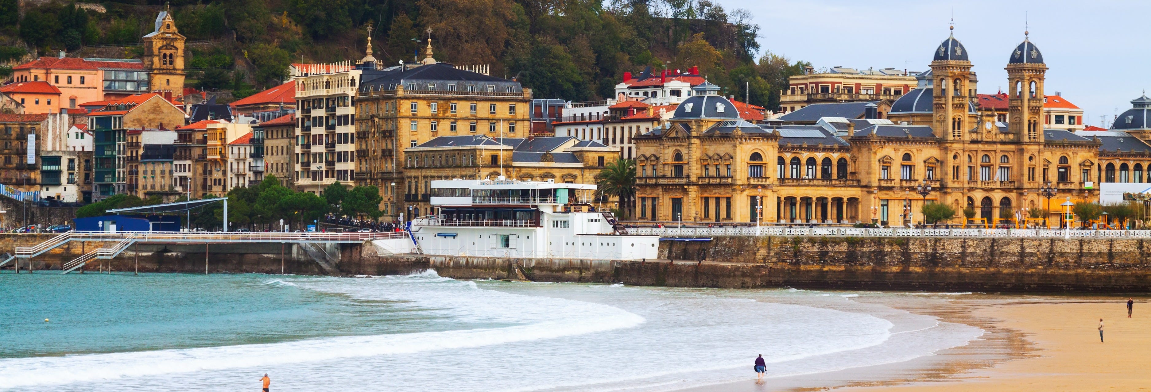 travel from biarritz to san sebastian