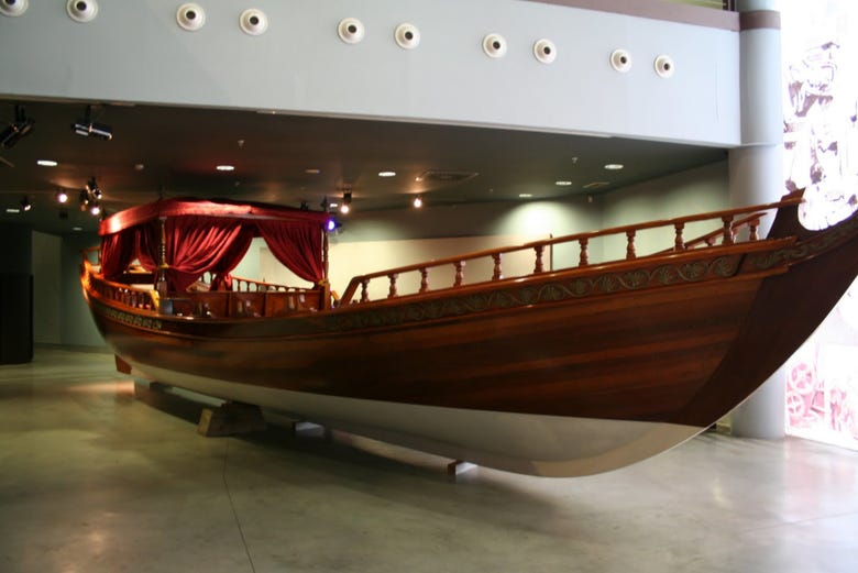 Barco expuesto en el Museo Marítimo del Cantábrico
