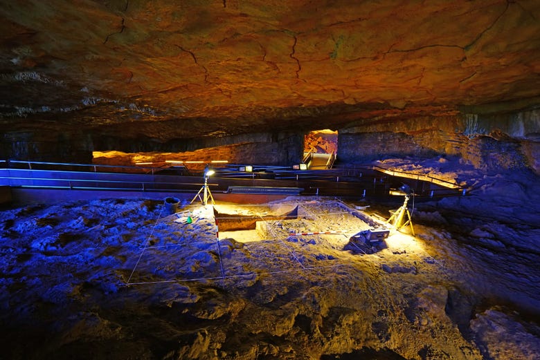 Escavações na caverna de Altamira