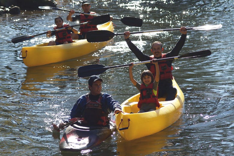 Descenso del río Asón en canoa