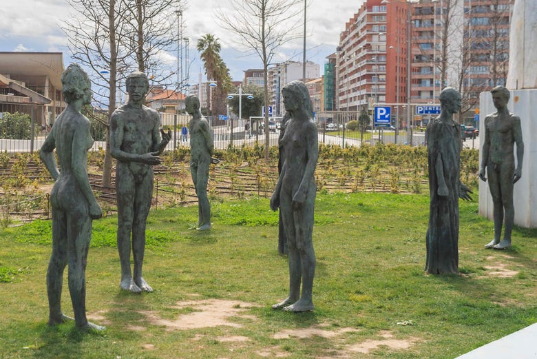 Estatuas de bronce en conmemoración al incendio