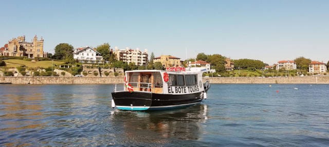 Barco turístico por la Ría de Bilbao y la Bahía del Abra