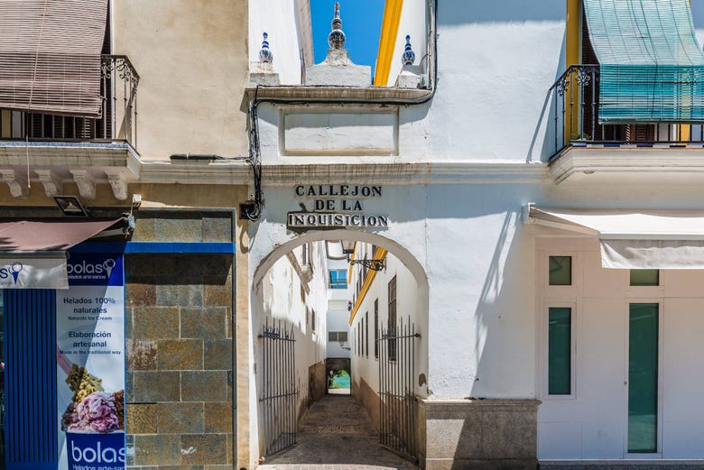 Entrance to the Callejon de la Inquisicion