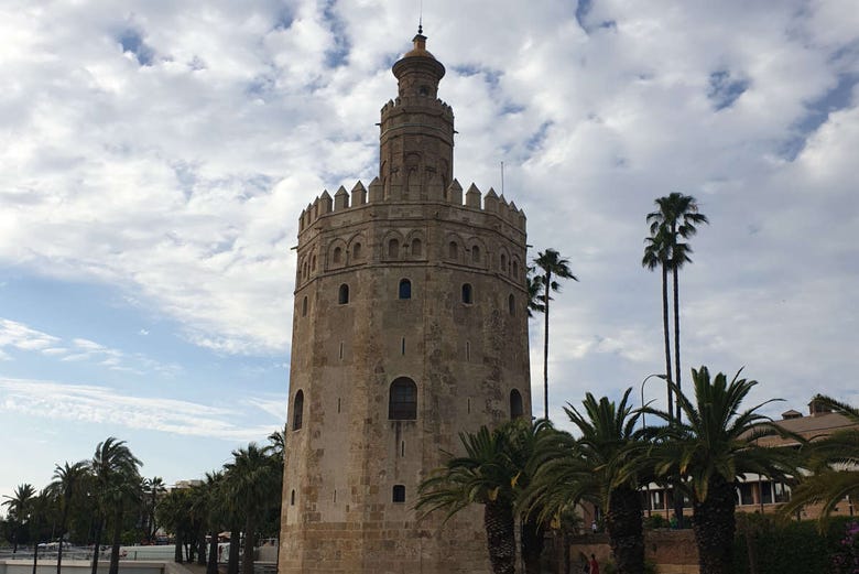 Visiting the Torre del Oro in Seville