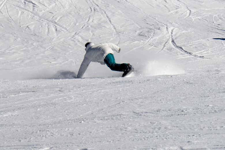 Sierra Nevada Ski Pass & Skis or Snowboard Hire