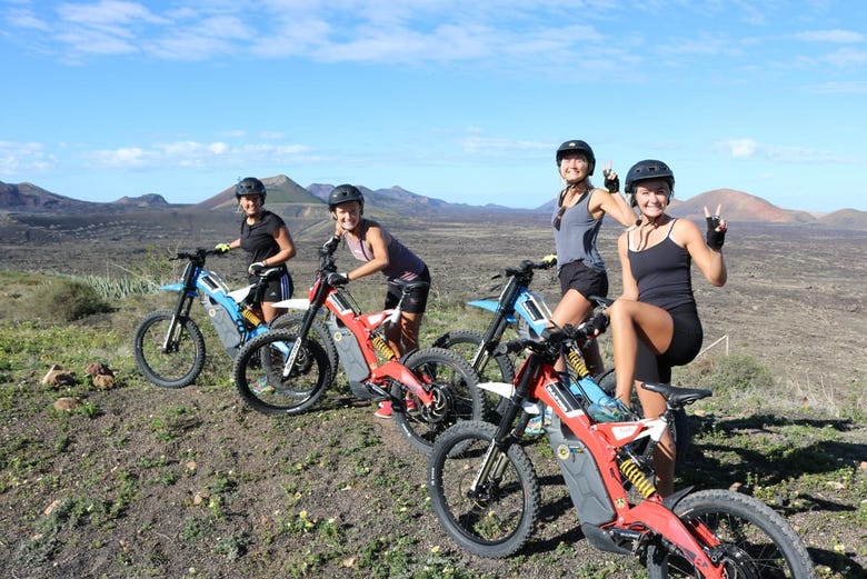 Disfrutando del tour en bicicleta eléctrica por Lanzarote