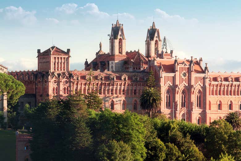 Comillas & Gaudí Capricho Guided Tour from Torrelavega