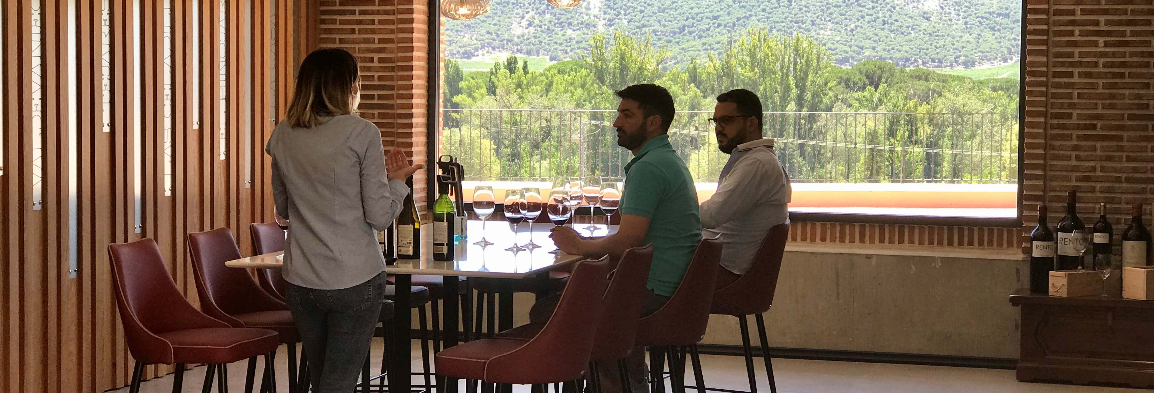Cata de vino, queso y aceite en la Bodega Matarromera