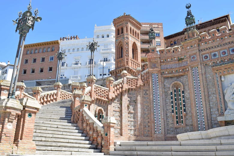 Escalinata neomudéjar en Teruel