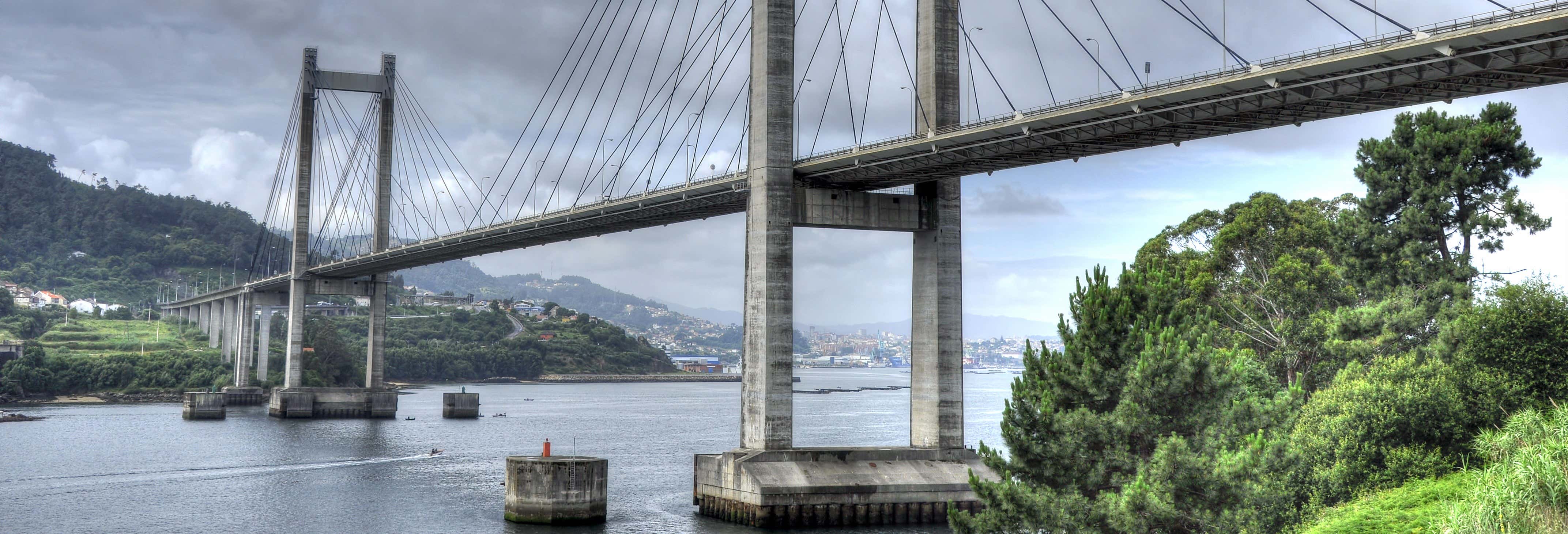 Paseo en barco por la ría + Degustación de mejillones desde Vigo